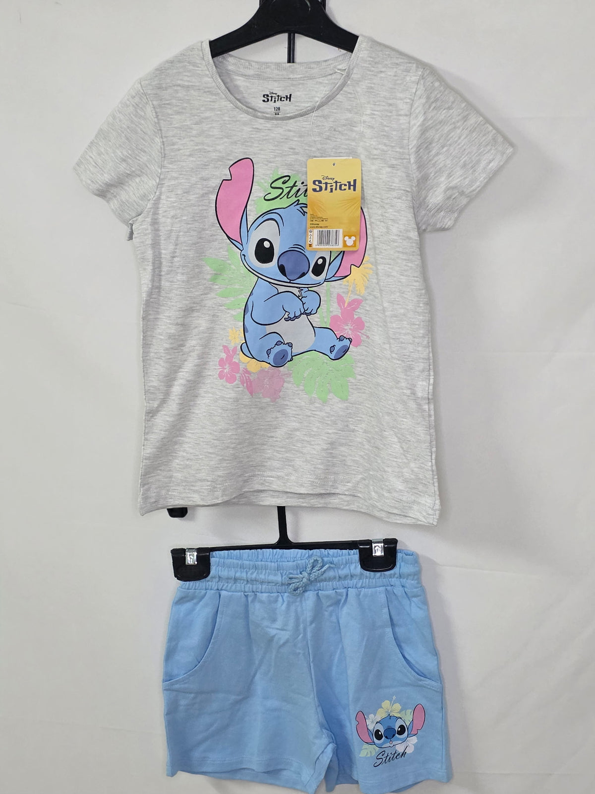 Ensemble Stitch – T-shirt gris & short bleu