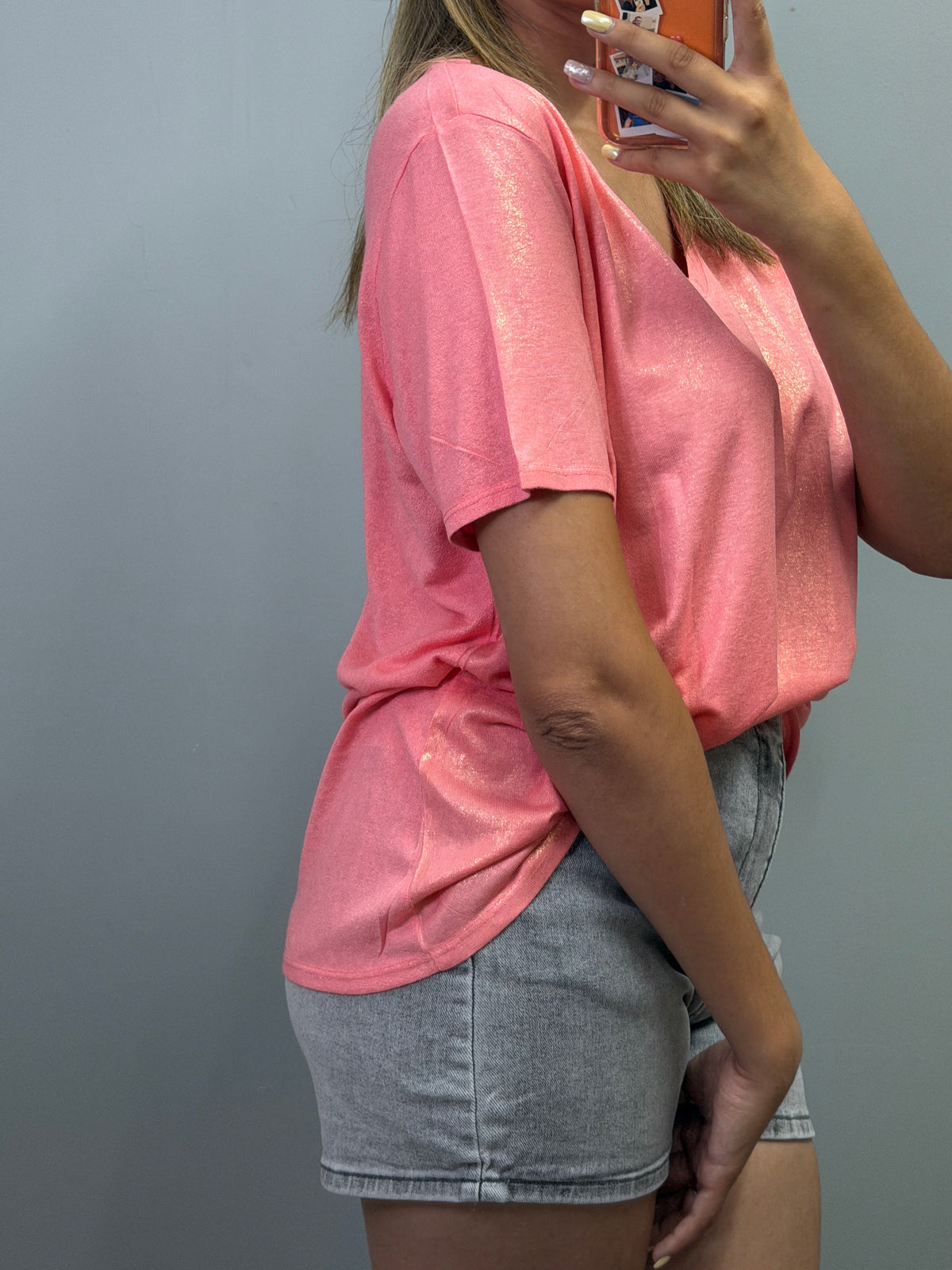 T-shirt fluide doré – Une touche d’éclat au quotidien