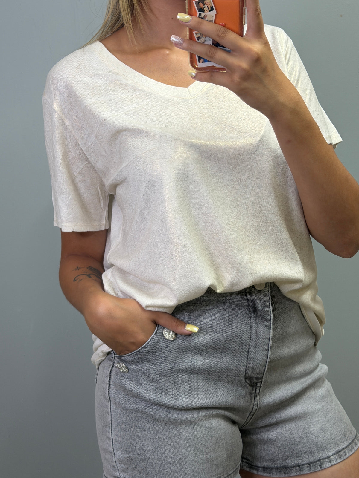 T-shirt fluide doré – Une touche d’éclat au quotidien